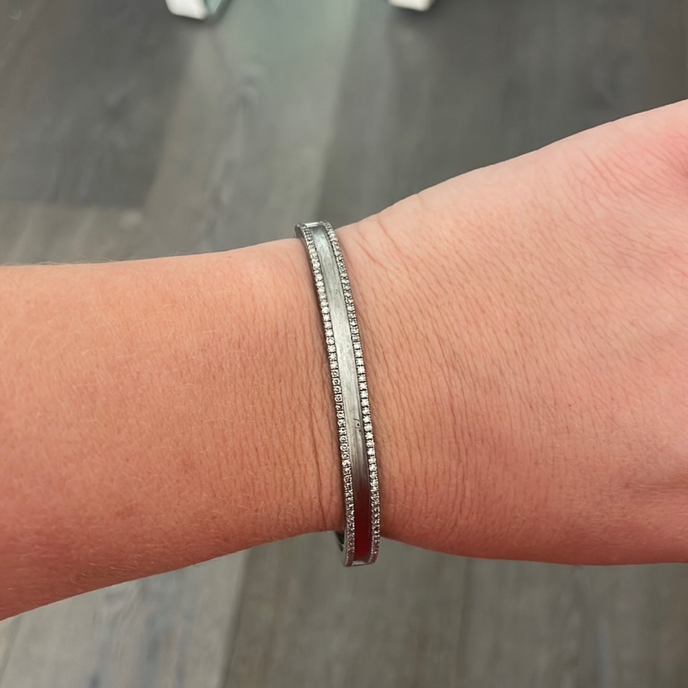 Silver bracelet with diamonds